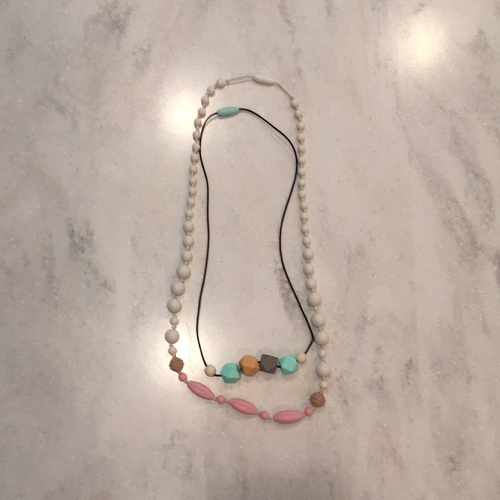 Set of two teathing necklaces